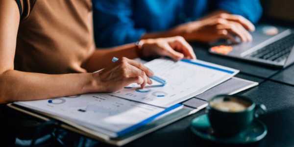 Should Beginners Invest In Individual Stocks Or Funds?